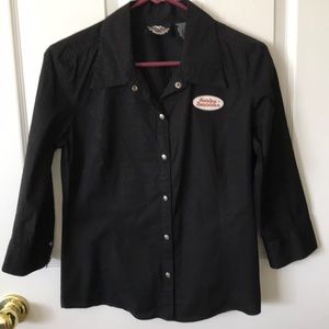 HD Quarter length sleeve button down shirt.